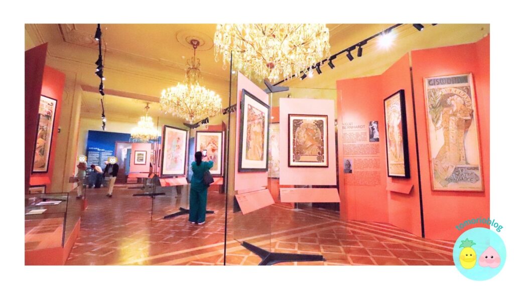 ミュシャ財団美術館の館内
